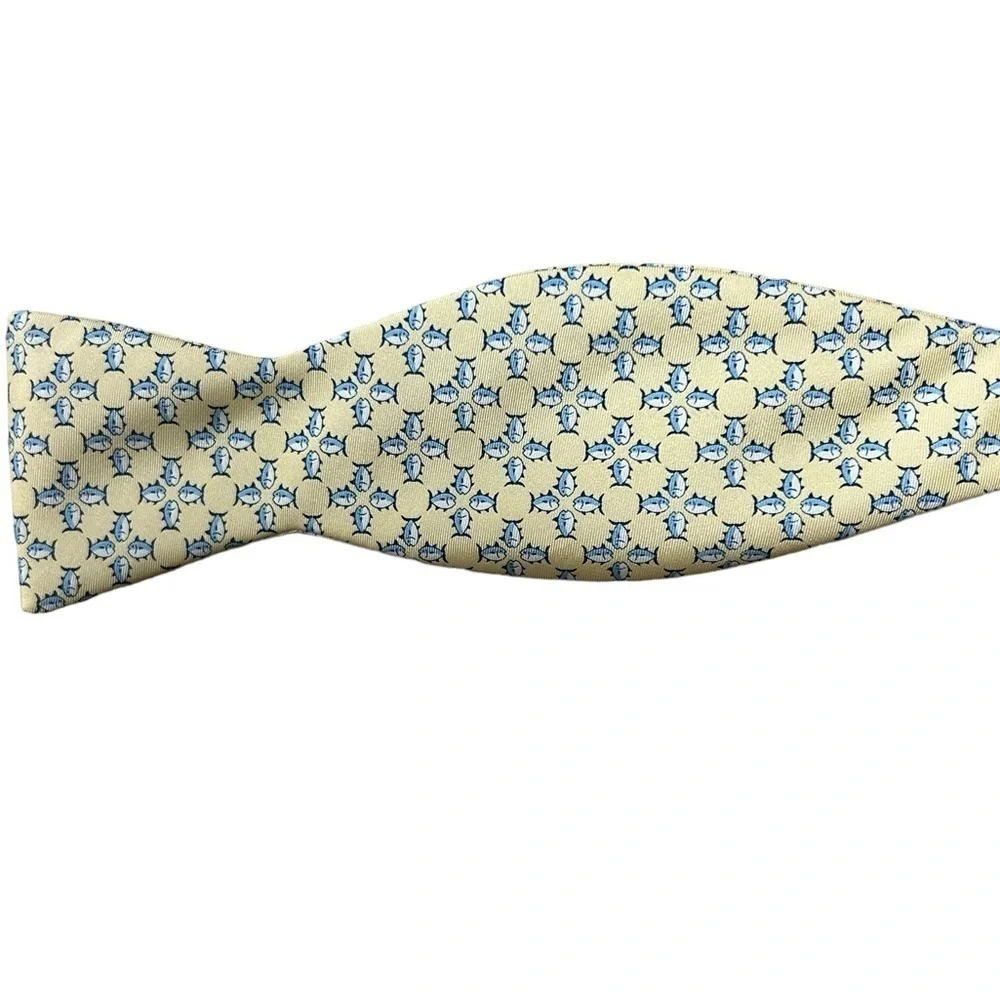 Southern Tide Skipjack Bow Tie yellow blue fish 100% Silk Made in Italy